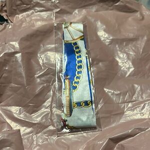 Elegant Blue and White Twilly